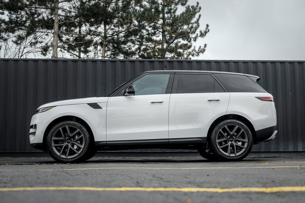 New 2027 Land Rover Range Rover Sport SE AWD/4WD image 3