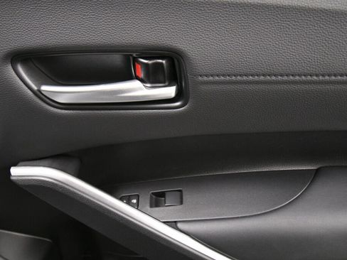 Certified 2022 Toyota Corolla Cross XLE image 29