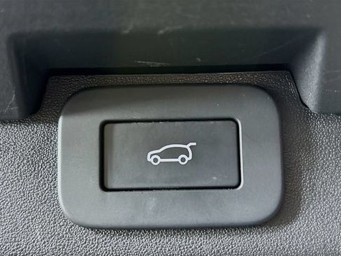 Used 2023 Land Rover Discovery Metropolitan Edition AWD/4WD image 27