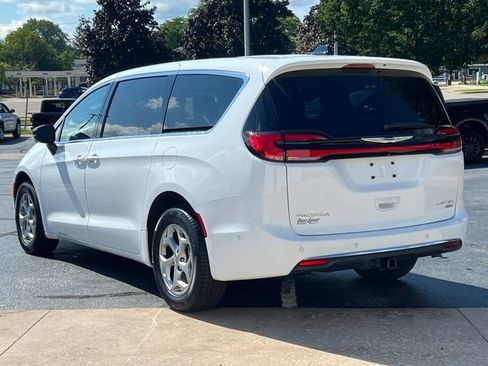 Used 2024 Chrysler Pacifica Limited w/ Uconnect Theater Family Group AWD/4WD image 13