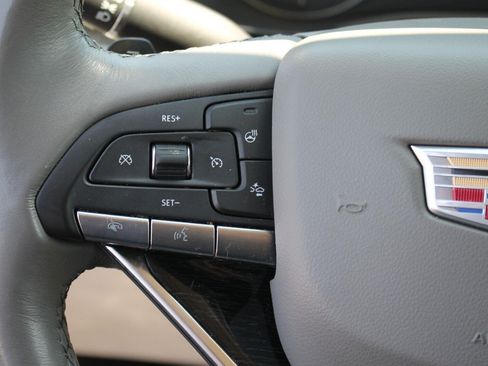 Used 2022 Cadillac XT6 Premium Luxury w/ Technology Package FWD image 17