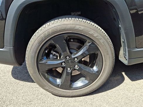 Used 2024 Jeep Grand Cherokee L Altitude AWD/4WD image 7
