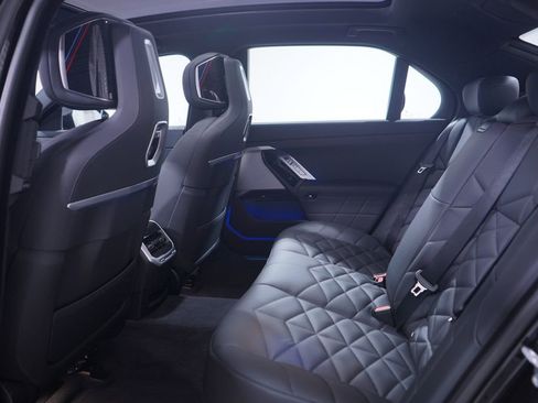 Used 2025 BMW 740i w/ Premium Package image 9