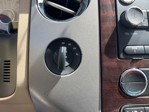 Used 2014 Ford Expedition EL XLT w/ Equipment Group 202A AWD/4WD image 18