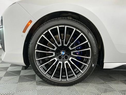 Certified 2025 BMW 760i xDrive w/ Luxury Rear Seating Package AWD/4WD image 32