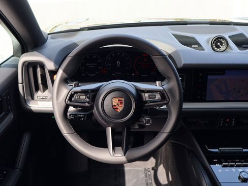 New 2026 Porsche Cayenne Coupe AWD/4WD image 15