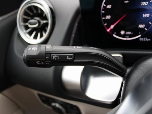 New 2025 Mercedes-Benz GLB 250 4MATIC image 18