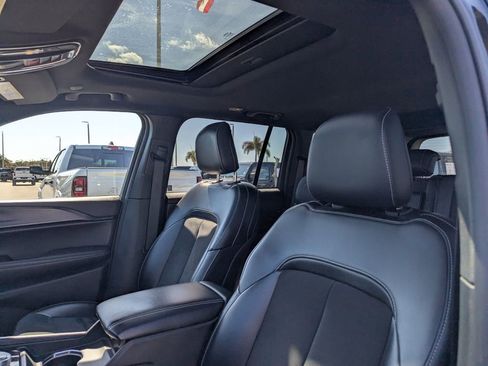 Used 2023 Jeep Grand Cherokee Altitude image 22