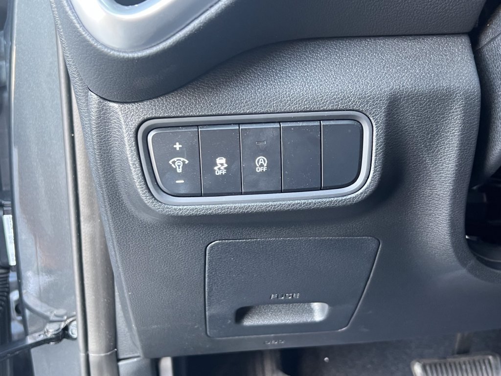 Used 2025 Kia Soul LX w/ LX Technology Package FWD image 18