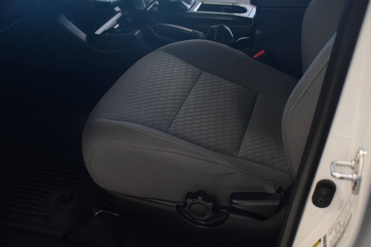 Used 2022 Toyota Tacoma SR AWD/4WD image 32
