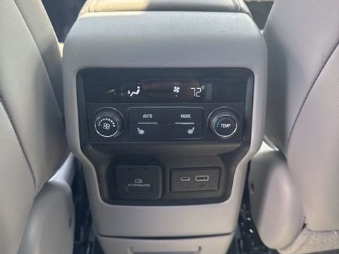 Used 2022 GMC Acadia SLT w/ Technology Package AWD/4WD image 24