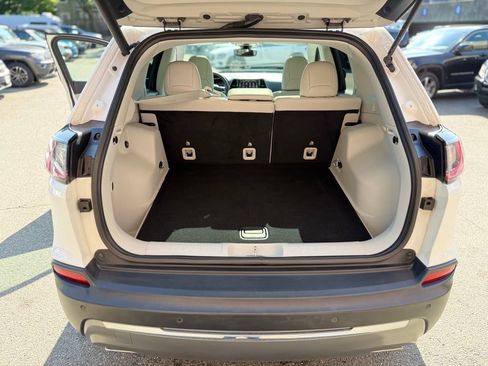 Used 2019 Jeep Cherokee Limited AWD/4WD image 32