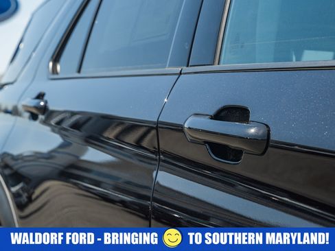 Used 2022 Ford Explorer XLT image 17