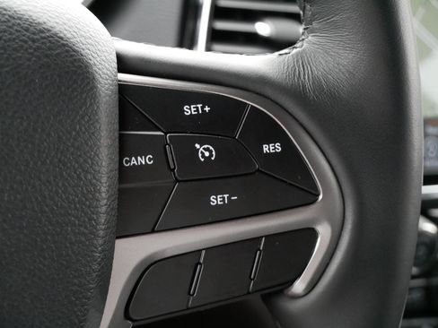 Used 2019 Jeep Grand Cherokee Limited image 26