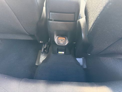 Used 2021 Jeep Renegade Latitude w/ Convenience Group AWD/4WD image 22