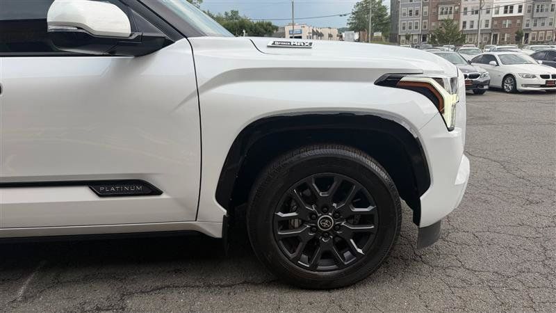 Used 2024 Toyota Sequoia Platinum AWD/4WD image 5