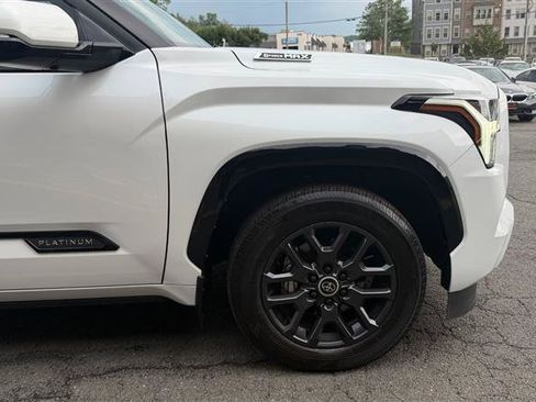 Used 2024 Toyota Sequoia Platinum AWD/4WD image 5