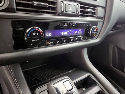 Used 2024 Nissan Pathfinder S image 6