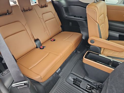 Used 2025 Nissan Pathfinder Platinum image 23