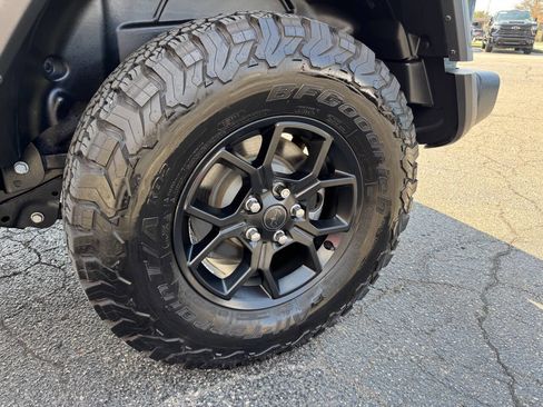 Used 2024 Jeep Wrangler Unlimited Sport AWD/4WD image 6