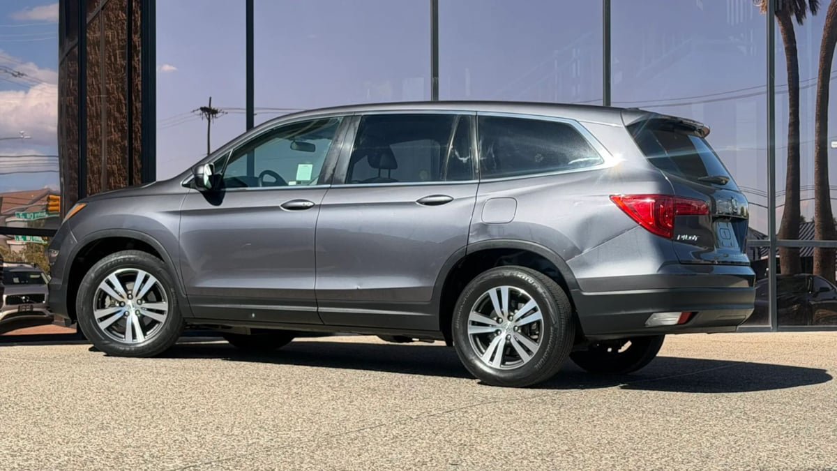 Used 2017 Honda Pilot EX image 7