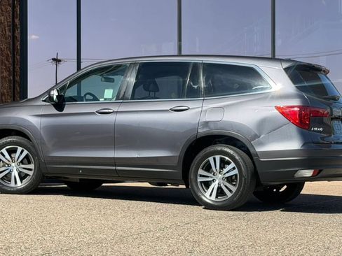 Used 2017 Honda Pilot EX image 7