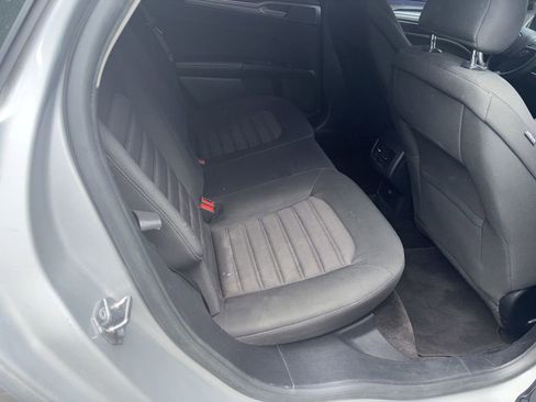 Used 2017 Ford Fusion SE w/ Fusion SE Technology Package image 13