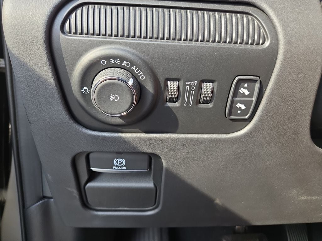 Used 2022 Jeep Grand Wagoneer Series III AWD/4WD image 18