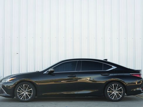 Used 2023 Lexus ES 300h w/ Premium Package image 8