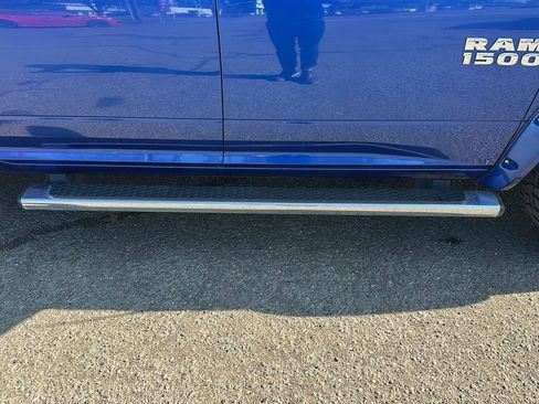 Used 2016 RAM 1500 Classic SLT w/ Luxury Group image 14