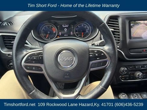 Used 2019 Jeep Cherokee Latitude Plus w/ Comfort/Convenience Group AWD/4WD image 14