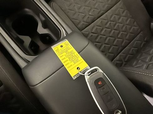 Used 2025 Nissan Kicks SV FWD image 22