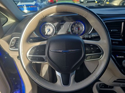 Used 2019 Chrysler Pacifica Limited image 16