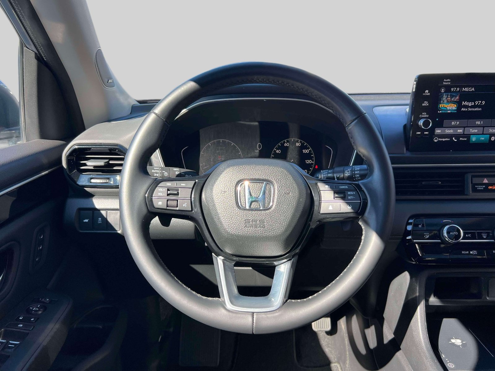 Used 2024 Honda Pilot Touring image 13