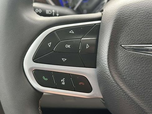 Used 2023 Chrysler Pacifica Limited image 12