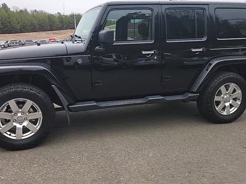 Used 2016 Jeep Wrangler Unlimited Sahara w/ Connectivity Group image 3