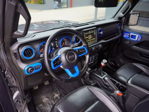 Used 2018 Jeep Wrangler Unlimited Sahara image 24