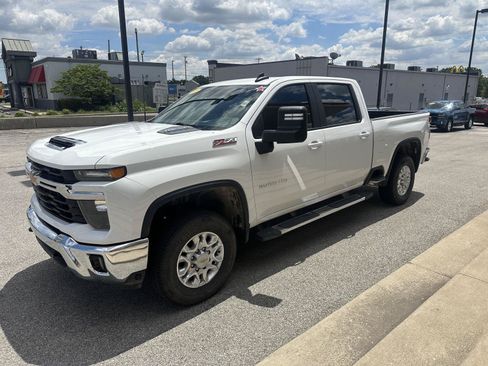 Used 2025 Chevrolet Silverado 2500 LT AWD/4WD image 6