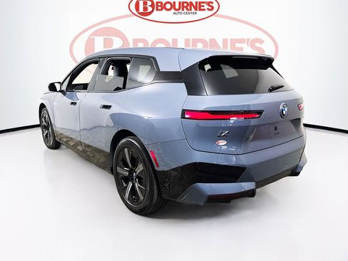 Used 2024 BMW iX xDrive50 w/ Sport Package AWD/4WD image 9