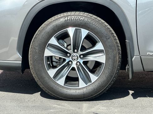 Used 2025 Toyota Highlander XLE image 25