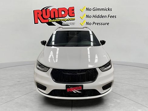 New 2026 Chrysler Pacifica Limited w/ S Appearance Package image 2