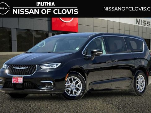 Used 2024 Chrysler Pacifica Touring-L FWD image 1