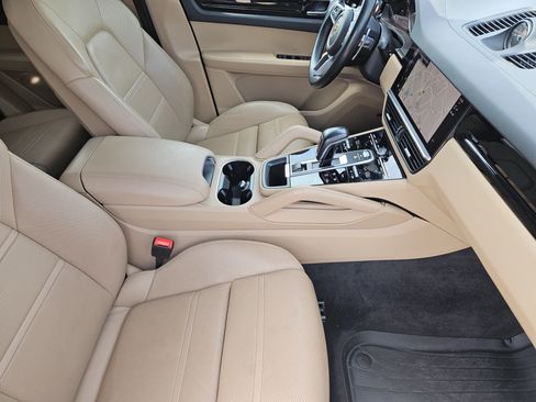 Certified 2022 Porsche Cayenne AWD/4WD image 15