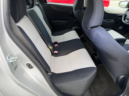 Used 2012 Toyota Yaris L image 21