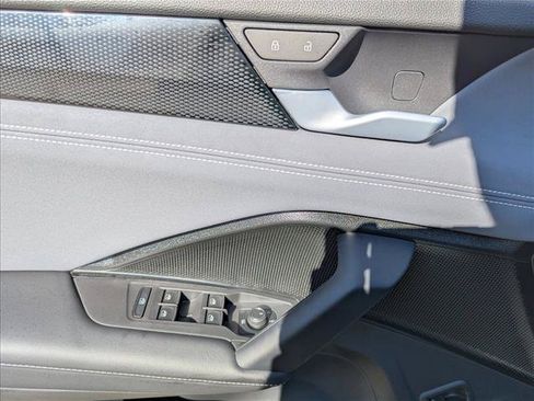 New 2026 Volkswagen Tiguan SE R-Line AWD/4WD image 10
