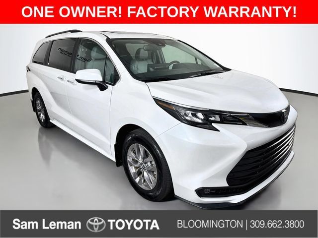 Used 2025 Toyota Sienna XLE FWD image 1