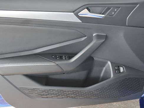 Used 2024 Volkswagen Jetta SE image 25