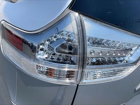 Used 2016 Toyota Sienna SE w/ SE Preferred Package FWD image 28