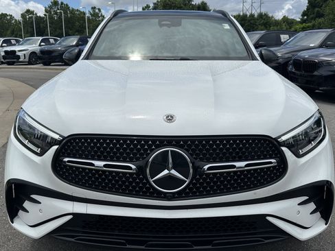 Used 2025 Mercedes-Benz GLC 300 4MATIC image 3