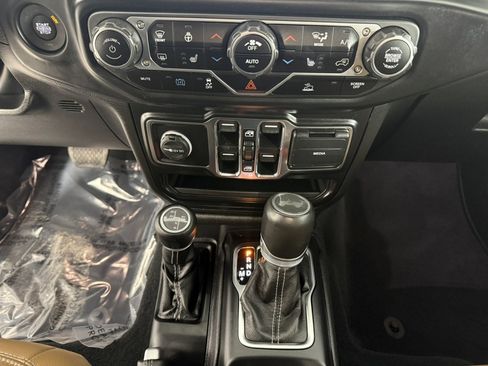 Used 2022 Jeep Wrangler Unlimited Sahara w/ Cold Weather Group image 20